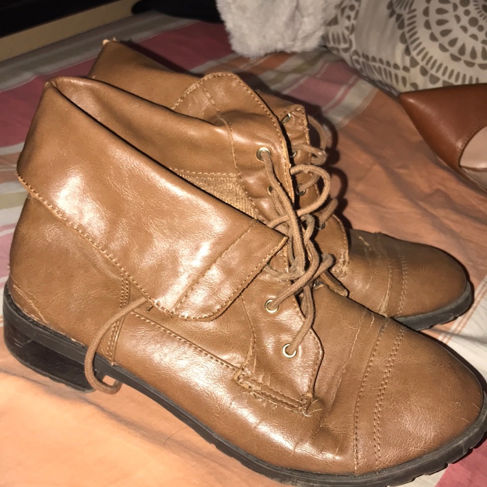 Combat boots